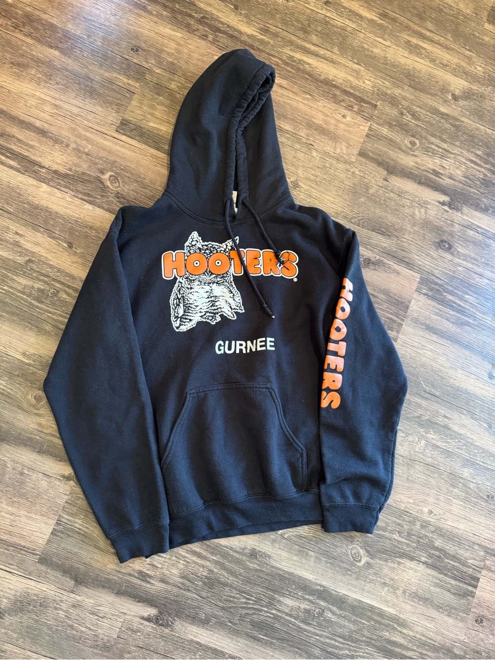 Hooters Gurnee, IL  Black Owl Graphic Pullover Hoodie Fit Long Sleeve Size S